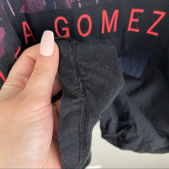 !SOLD! SELENA GOMEZ Black Revival Tour 2016 Graphic Band Tee - Picture 6 of 9